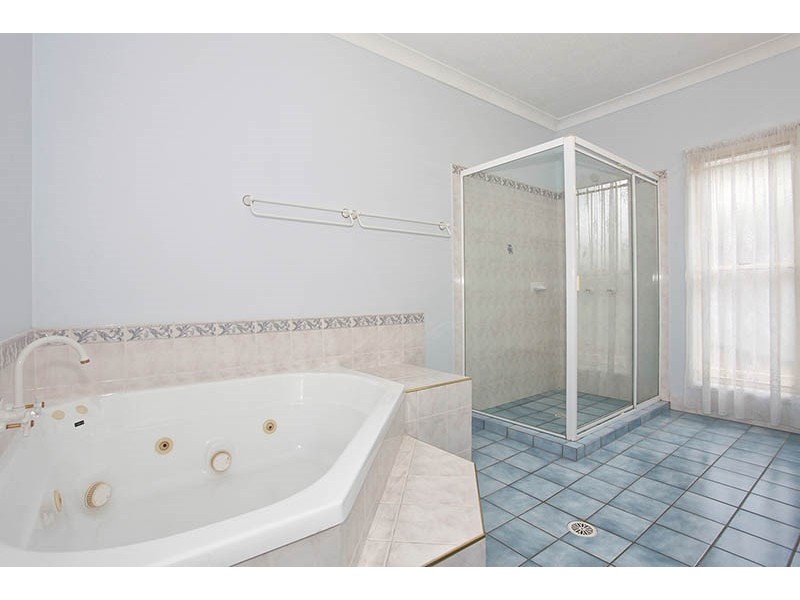 4 Curlew Place, Riverhills QLD 4074