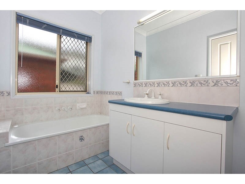 4 Curlew Place, Riverhills QLD 4074