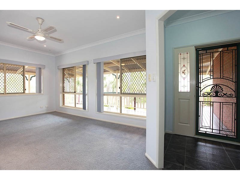 4 Curlew Place, Riverhills QLD 4074