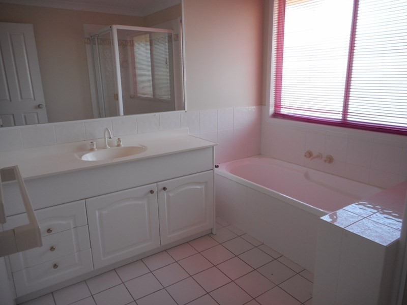 Mount Ommaney QLD 4074