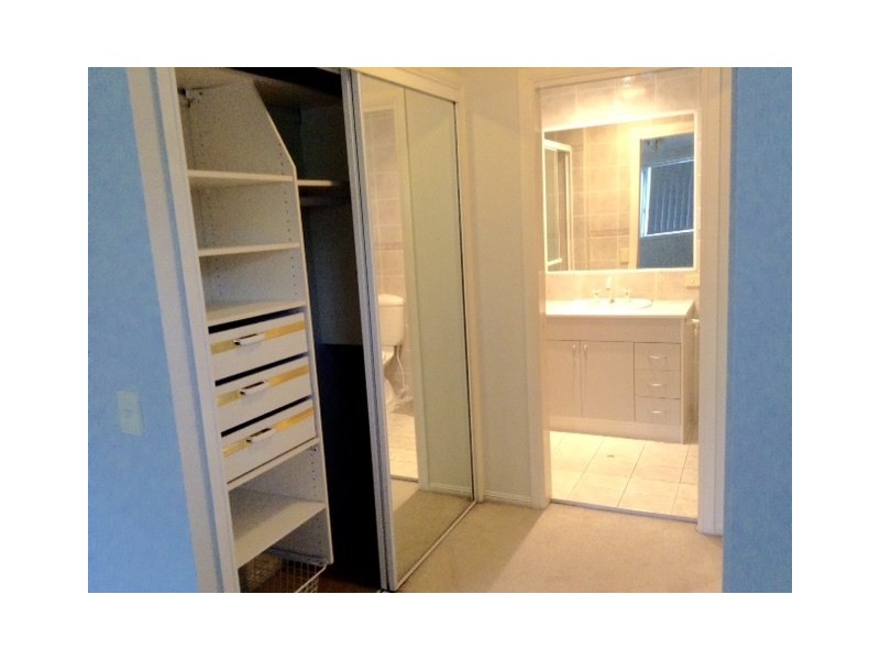 9/15 Abel Smith Crescent, Mount Ommaney QLD 4074