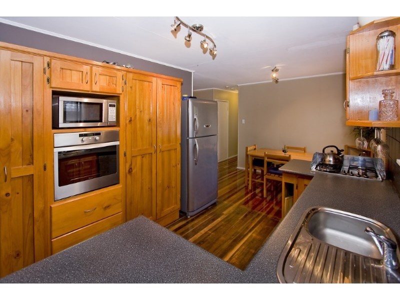 Seventeen Mile Rocks QLD 4073