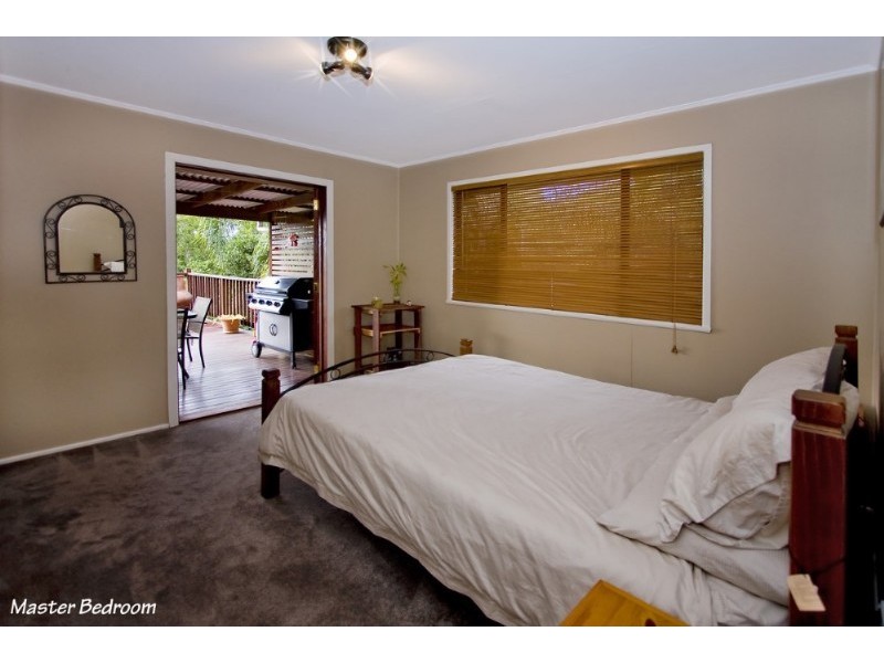 Seventeen Mile Rocks QLD 4073