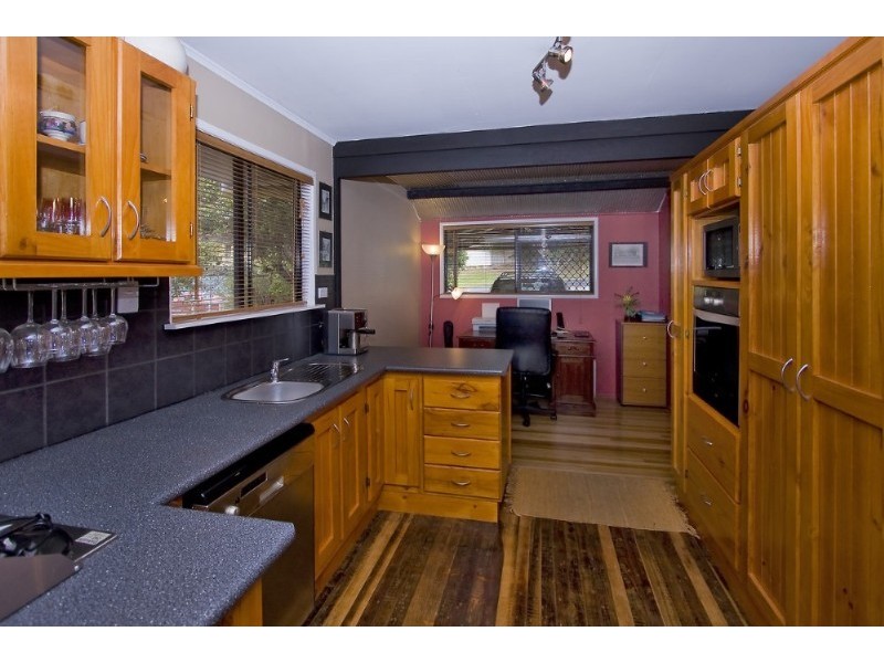 Seventeen Mile Rocks QLD 4073