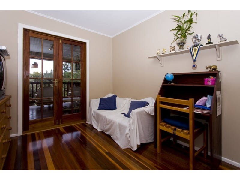 Seventeen Mile Rocks QLD 4073