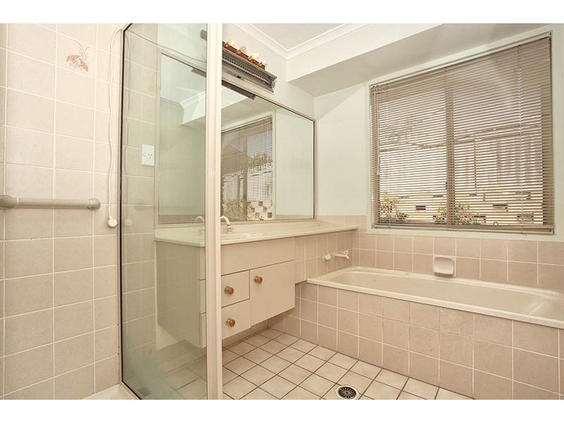 14 Kobble Court, Sinnamon Park QLD 4073