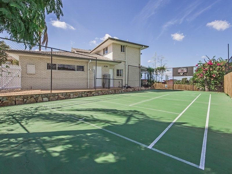 Mount Ommaney QLD 4074