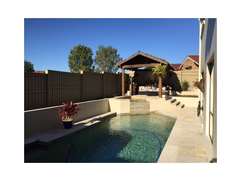 Sinnamon Park QLD 4073