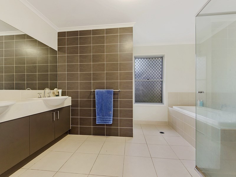 12 Bottlebrush Street, Heathwood QLD 4110