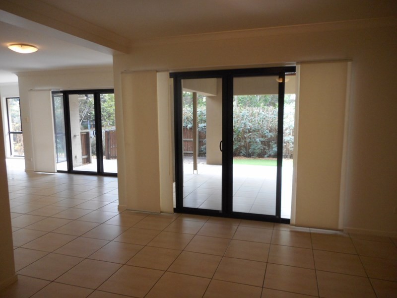 Seventeen Mile Rocks QLD 4073