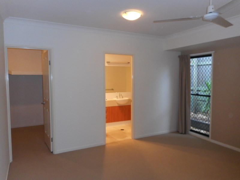 Seventeen Mile Rocks QLD 4073