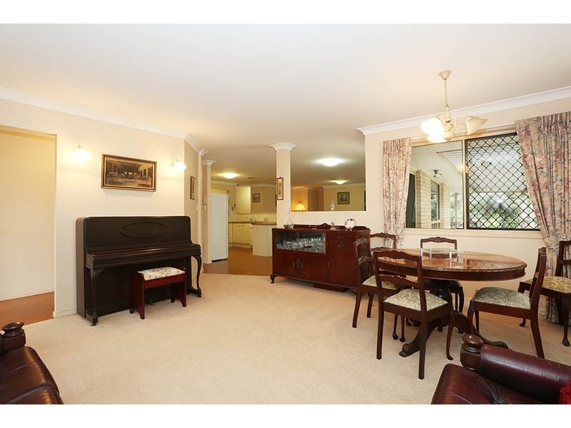 8 Lucinda Close, Sinnamon Park QLD 4073