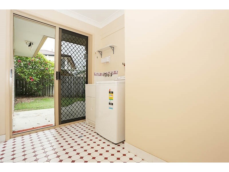 8 Lucinda Close, Sinnamon Park QLD 4073