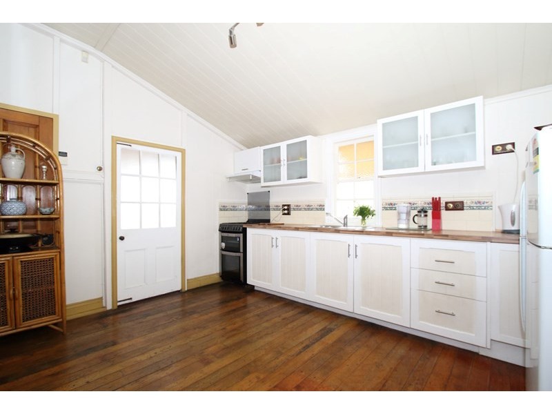 22 Roderick Street, Ipswich QLD 4305