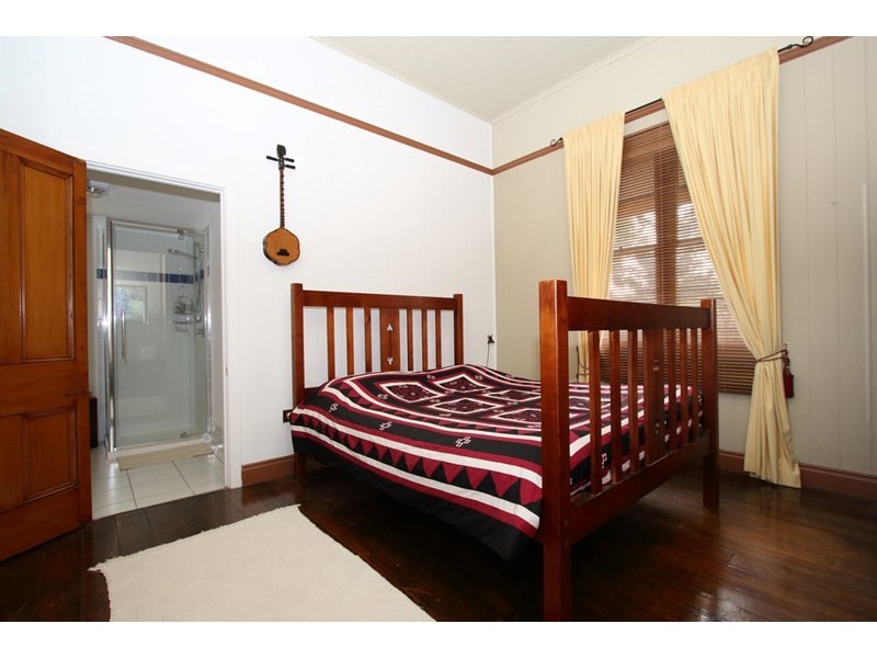 22 Roderick Street, Ipswich QLD 4305