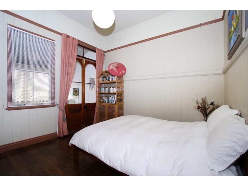 22 Roderick Street, Ipswich QLD 4305