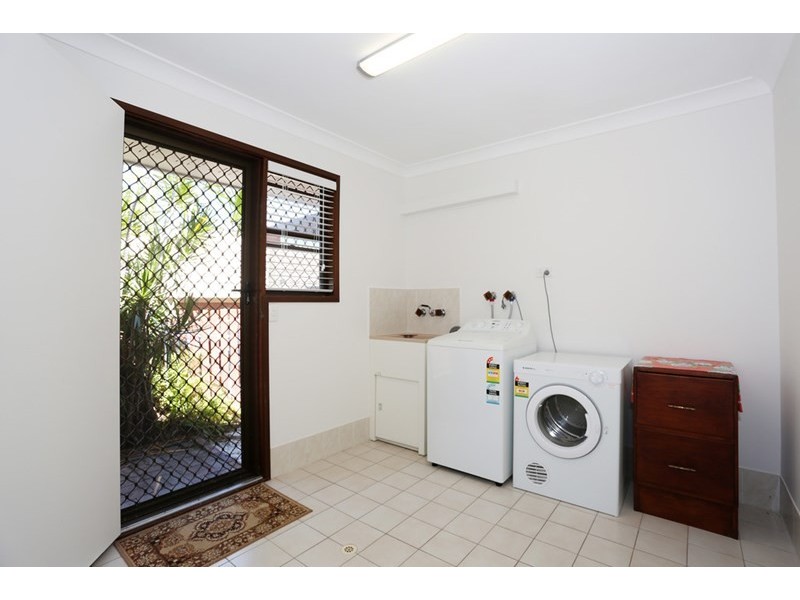 1 Saint Amand Street, Sinnamon Park QLD 4073