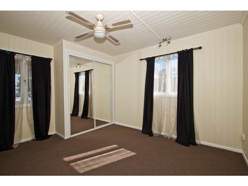 50 Archibald Street, Fairfield QLD 4103