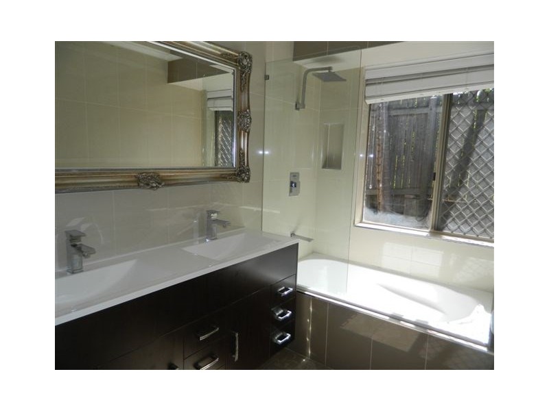 9 Cheviot Place, Sinnamon Park QLD 4073