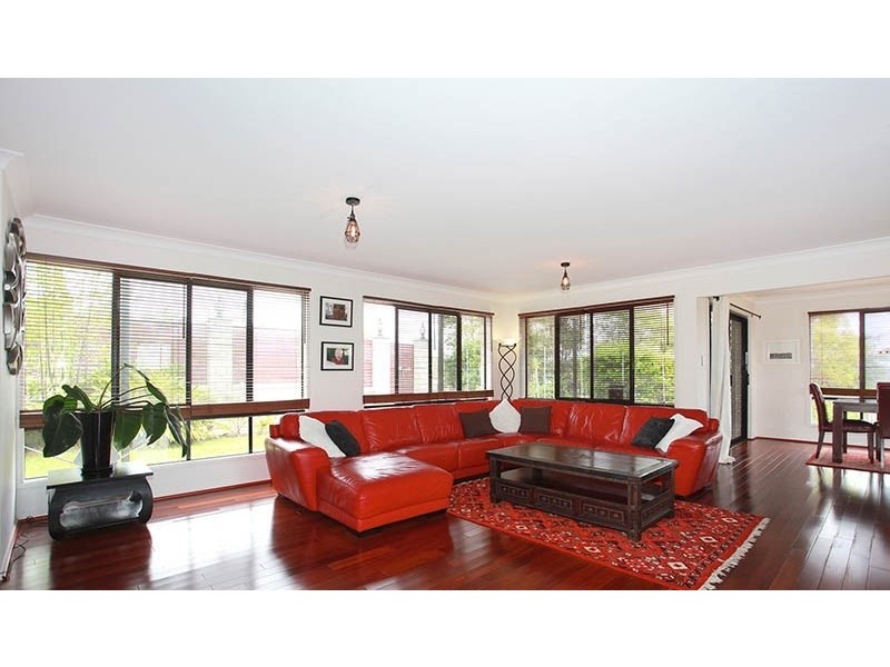 4 Malia Street, Sinnamon Park QLD 4073