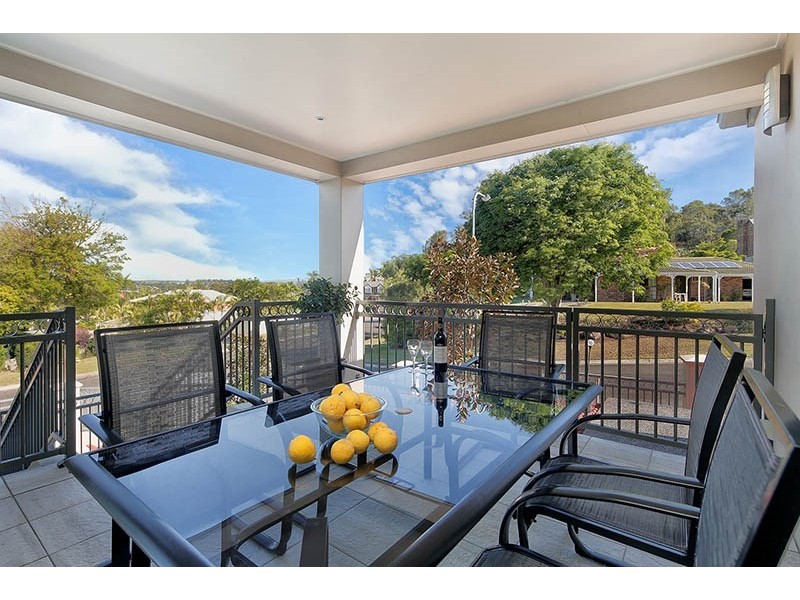 8 Bedwell Place, Mount Ommaney QLD 4074