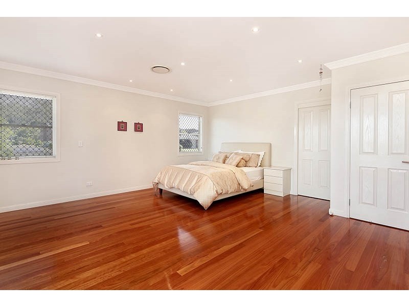 8 Bedwell Place, Mount Ommaney QLD 4074