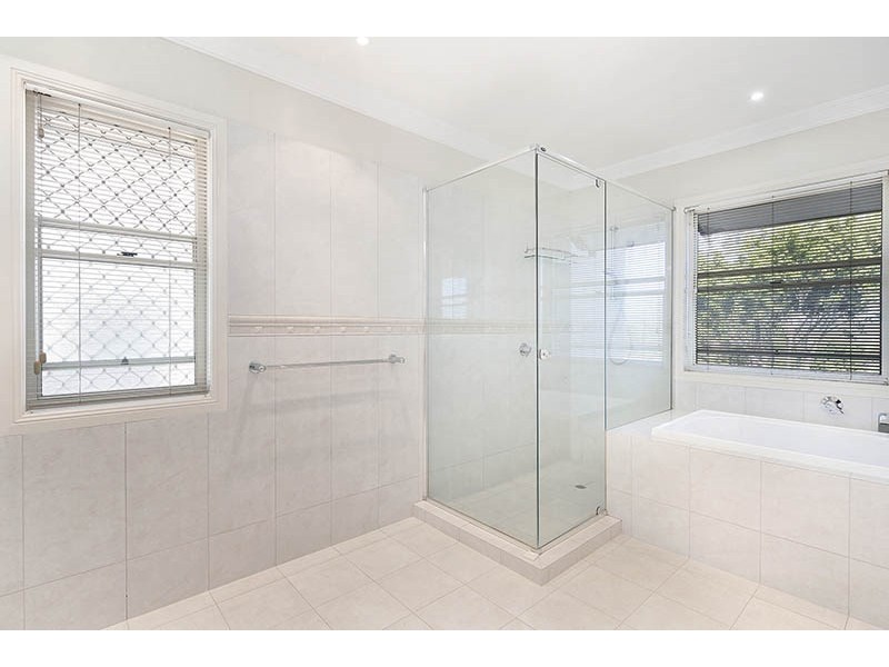 8 Bedwell Place, Mount Ommaney QLD 4074