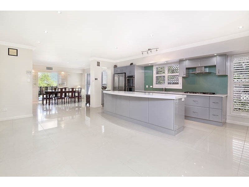 8 Bedwell Place, Mount Ommaney QLD 4074