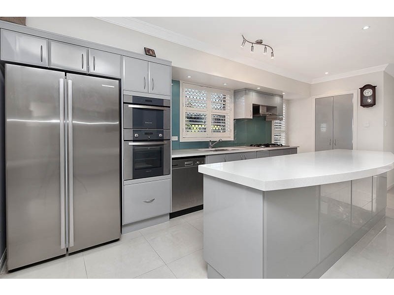 8 Bedwell Place, Mount Ommaney QLD 4074