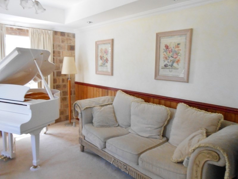 56 Acorn Circuit, Forest Lake QLD 4078