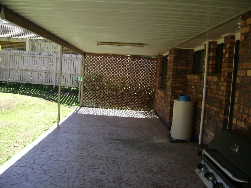 196 Emerald Drive, Regents Park QLD 4118