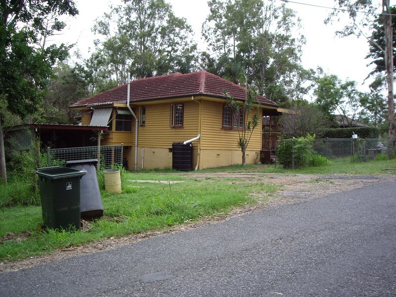 Oxley QLD 4075