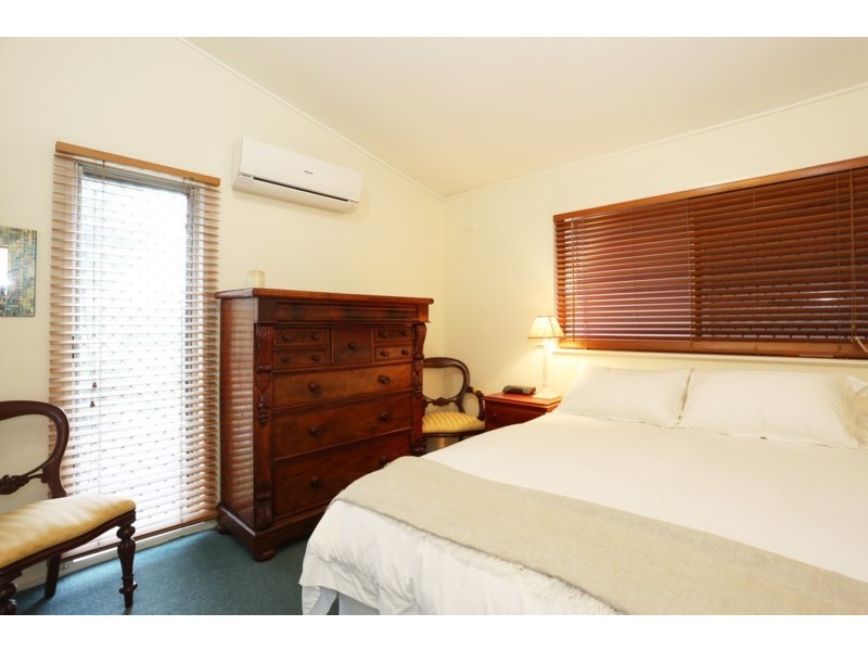 14 Cassandra Street, Chapel Hill QLD 4069