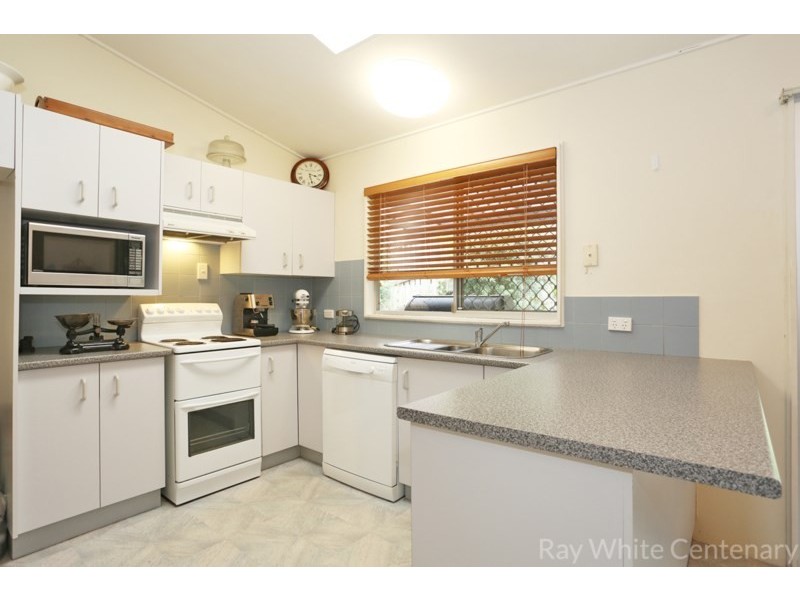 14 Cassandra Street, Chapel Hill QLD 4069