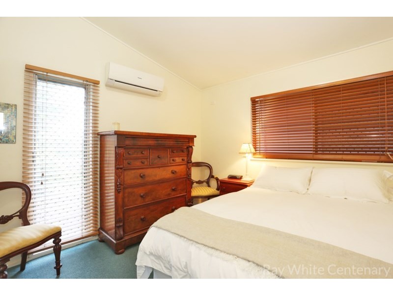 14 Cassandra Street, Chapel Hill QLD 4069