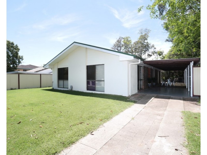 12 Flag Street, Jamboree Heights QLD 4074