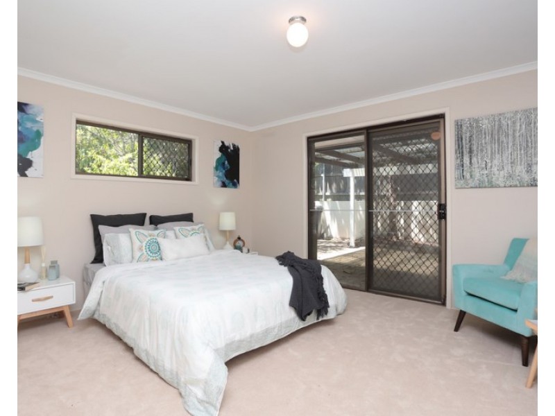 12 Flag Street, Jamboree Heights QLD 4074