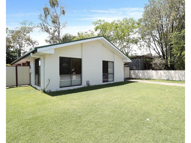 12 Flag Street, Jamboree Heights QLD 4074