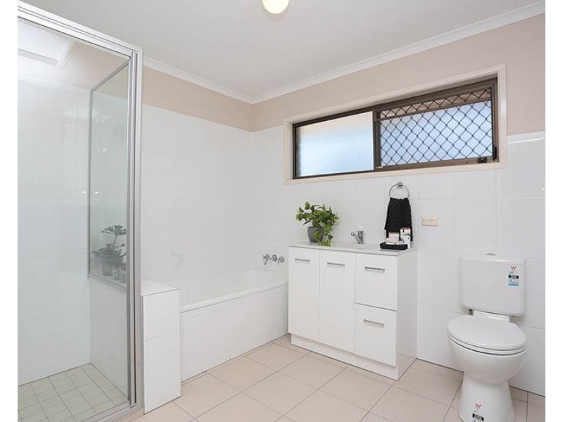 12 Flag Street, Jamboree Heights QLD 4074