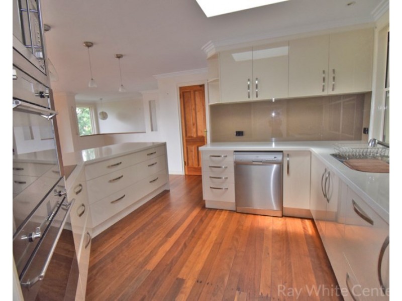 5 Mitchell Court, Mount Ommaney QLD 4074