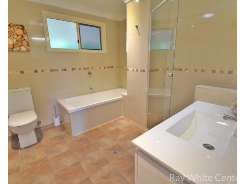 5 Mitchell Court, Mount Ommaney QLD 4074