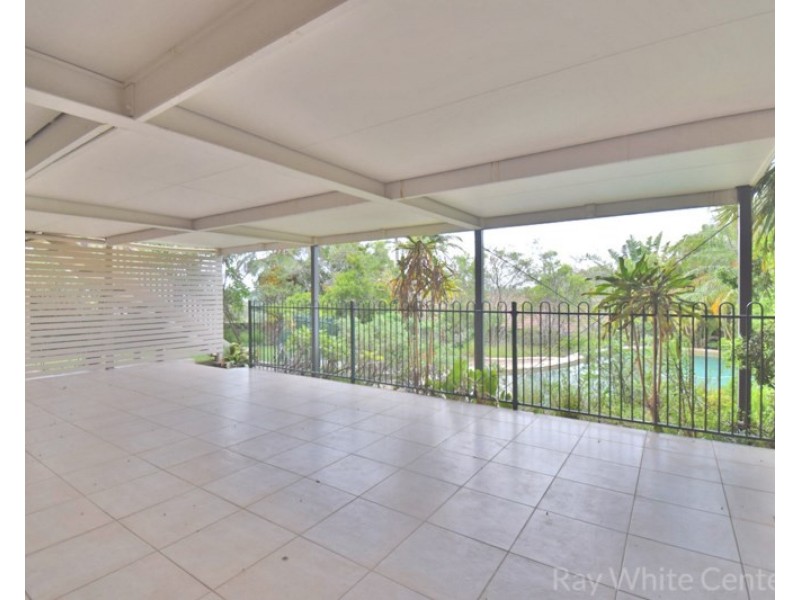 5 Mitchell Court, Mount Ommaney QLD 4074