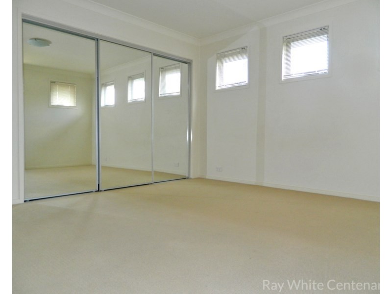 80 Greenway Circuit, Mount Ommaney QLD 4074