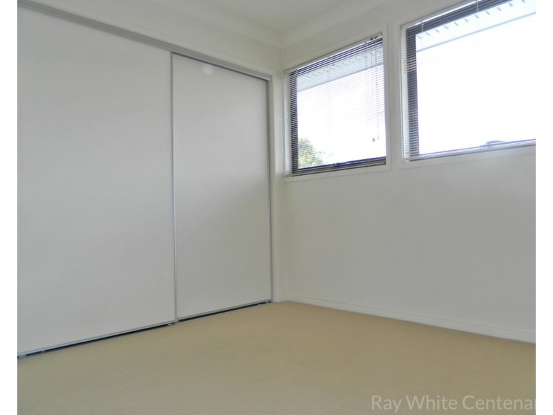 80 Greenway Circuit, Mount Ommaney QLD 4074