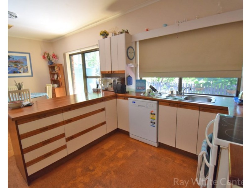 33 Burrumbuck Street, Chapel Hill QLD 4069