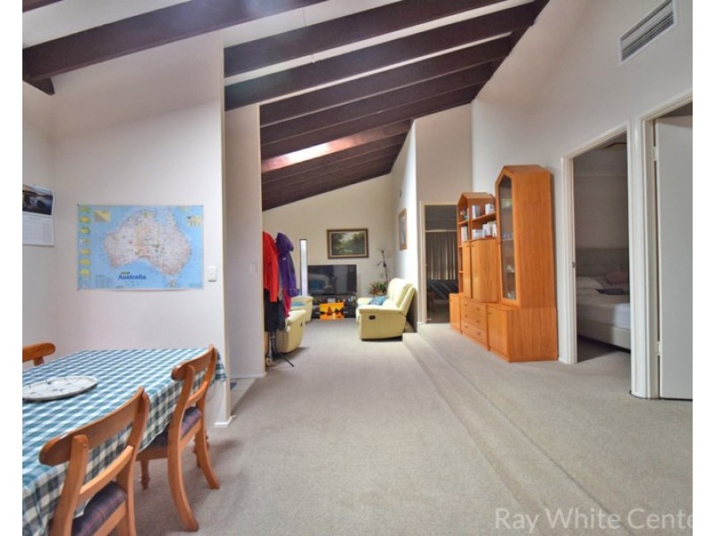 33 Burrumbuck Street, Chapel Hill QLD 4069