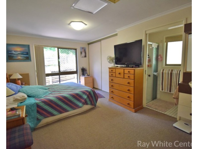 33 Burrumbuck Street, Chapel Hill QLD 4069