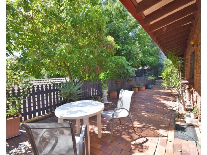 33 Burrumbuck Street, Chapel Hill QLD 4069