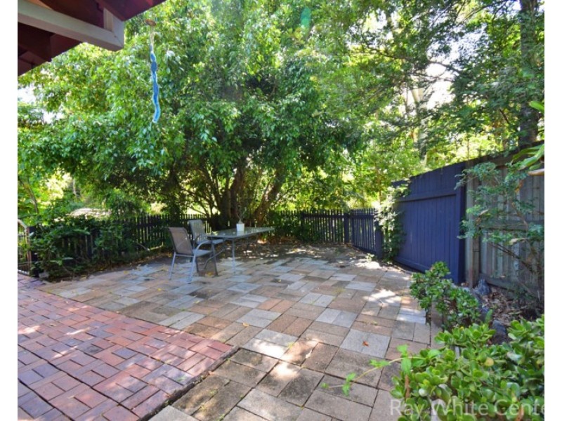 33 Burrumbuck Street, Chapel Hill QLD 4069