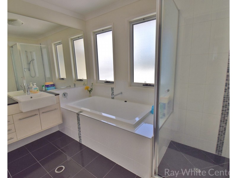 69 Sinnamon Road, Sinnamon Park QLD 4073